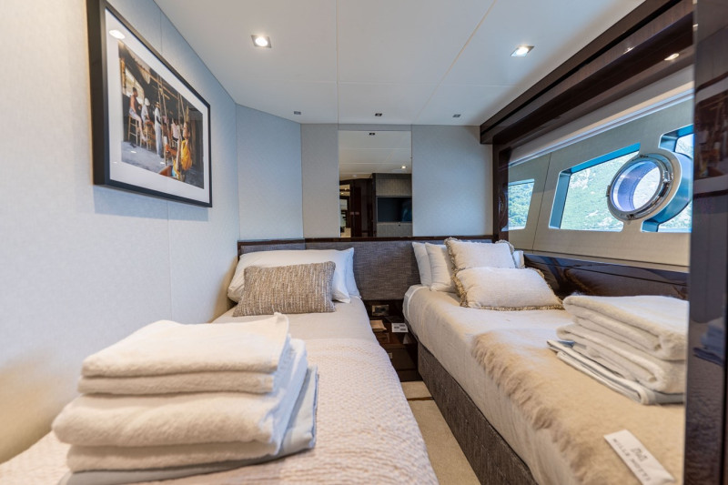 95 YACHT 2018 SUNSEEKER