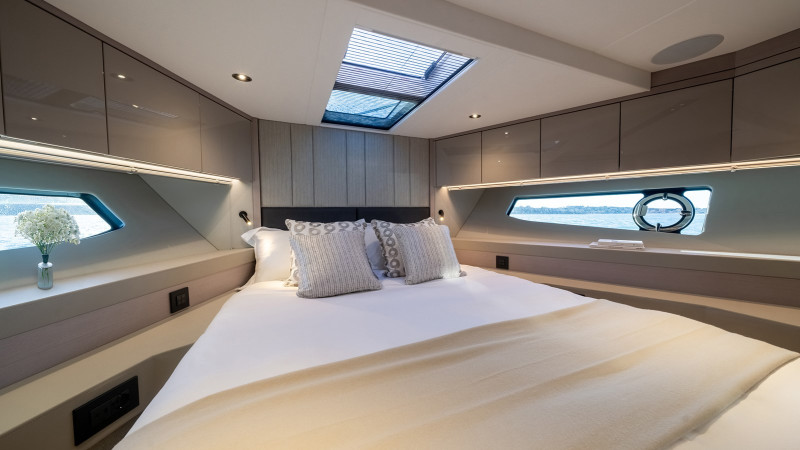 MANHATTAN 56 2026 SUNSEEKER