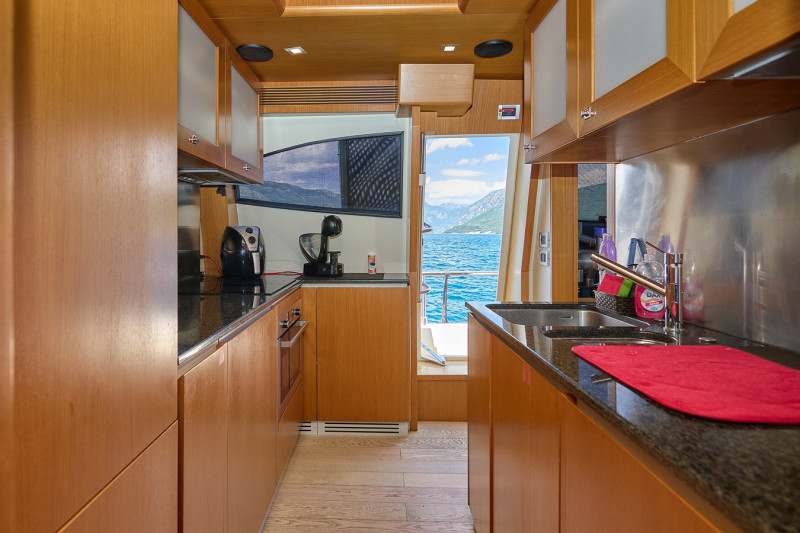 780 2008 FERRETTI YACHTS