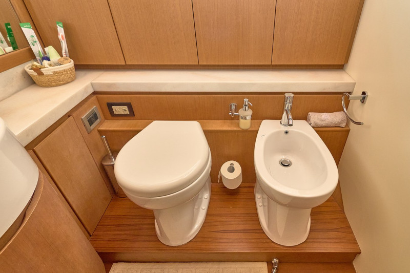 780 2008 FERRETTI YACHTS