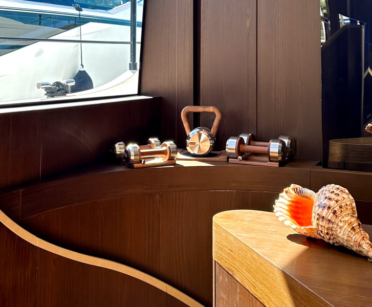 860 2023 FERRETTI YACHTS