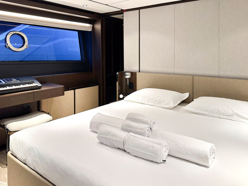 860 2023 FERRETTI YACHTS
