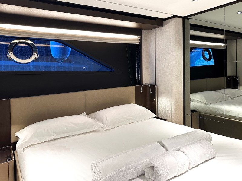 860 2023 FERRETTI YACHTS