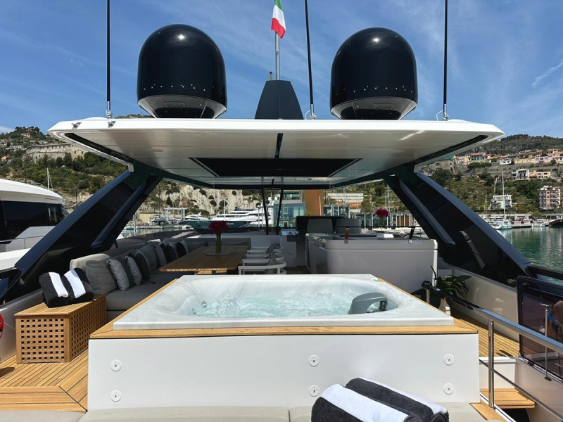 860 2023 FERRETTI YACHTS