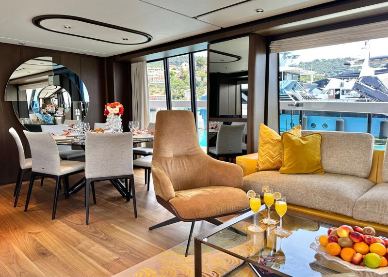 860 2023 FERRETTI YACHTS