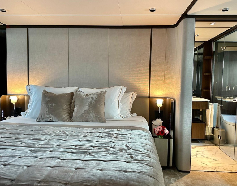 860 2023 FERRETTI YACHTS