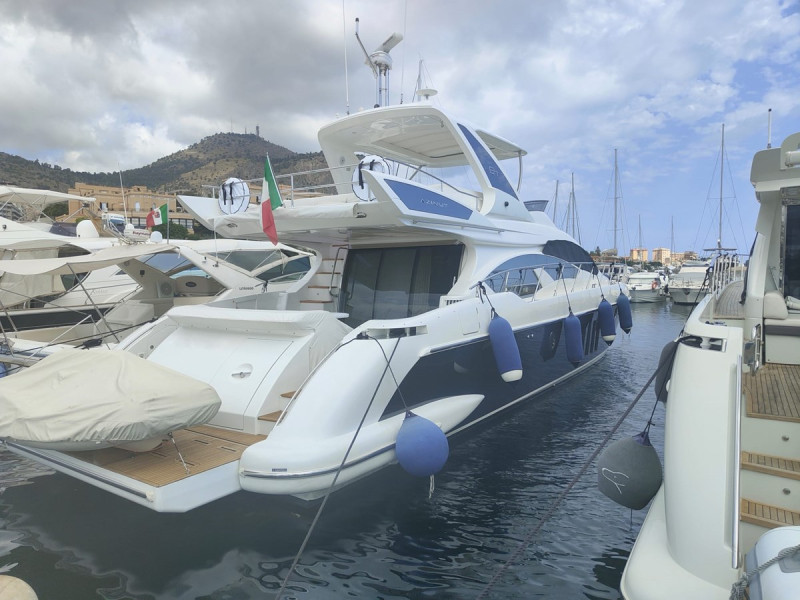 64 FLYBRIDGE 2015 AZIMUT YACHTS
