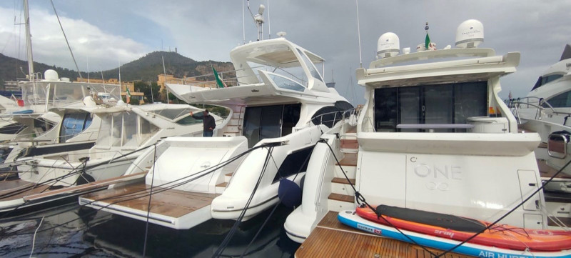 64 FLYBRIDGE 2015 AZIMUT YACHTS