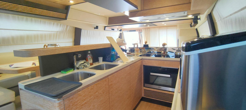 64 FLYBRIDGE 2015 AZIMUT YACHTS