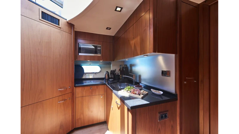 PREDATOR 64 2010 SUNSEEKER