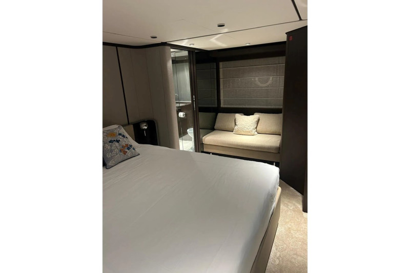 FERRETTI YACHTS 860 2023 FERRETTI YACHTS