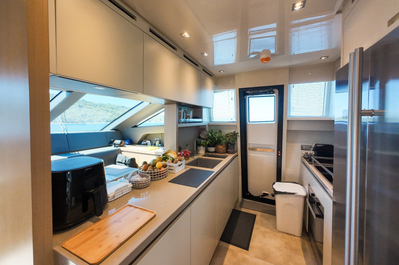 SL86 2019 SANLORENZO YACHTS