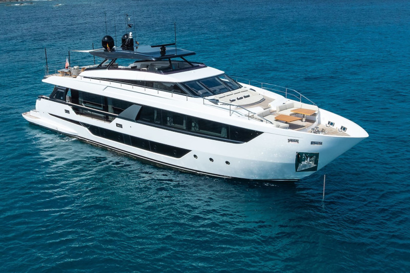 1000 2025 FERRETTI YACHTS