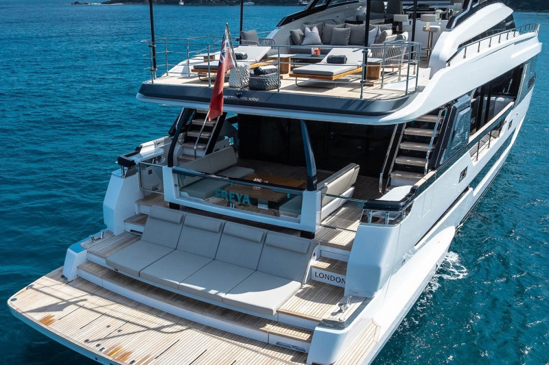 1000 2025 FERRETTI YACHTS