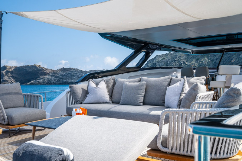 1000 2025 FERRETTI YACHTS