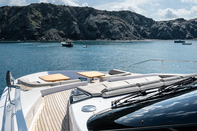 1000 2025 FERRETTI YACHTS