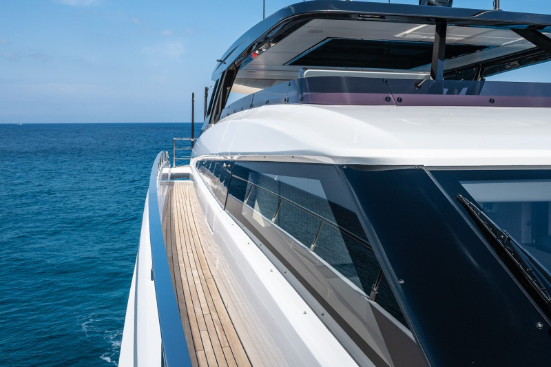 1000 2025 FERRETTI YACHTS