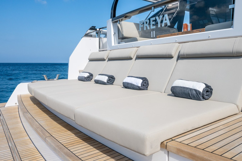 1000 2025 FERRETTI YACHTS