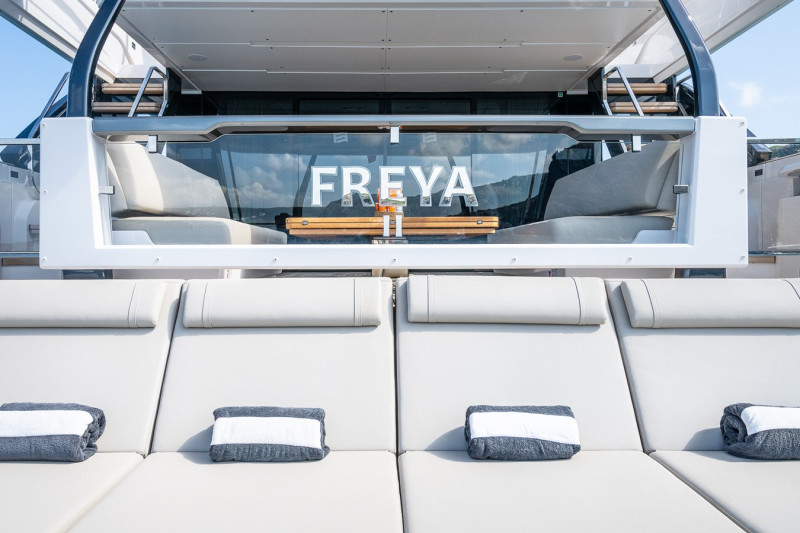 1000 2025 FERRETTI YACHTS