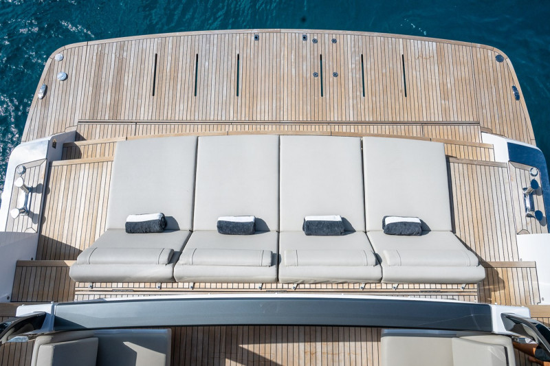 1000 2025 FERRETTI YACHTS