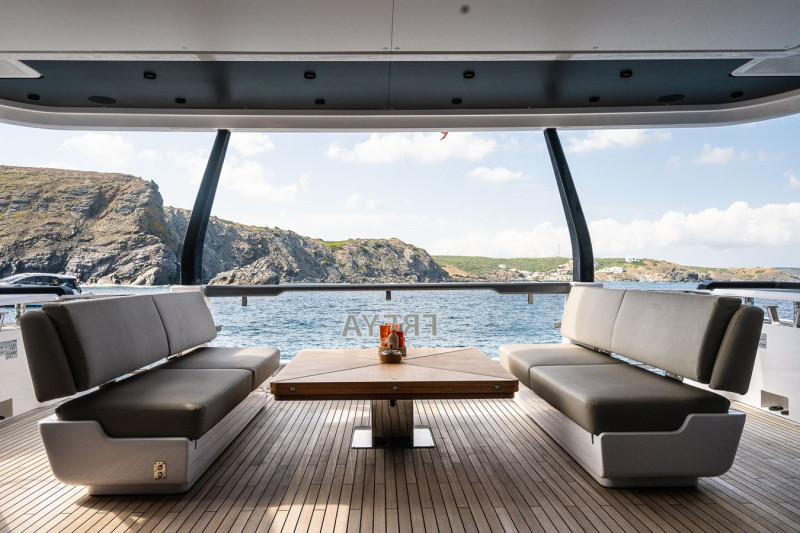 1000 2025 FERRETTI YACHTS