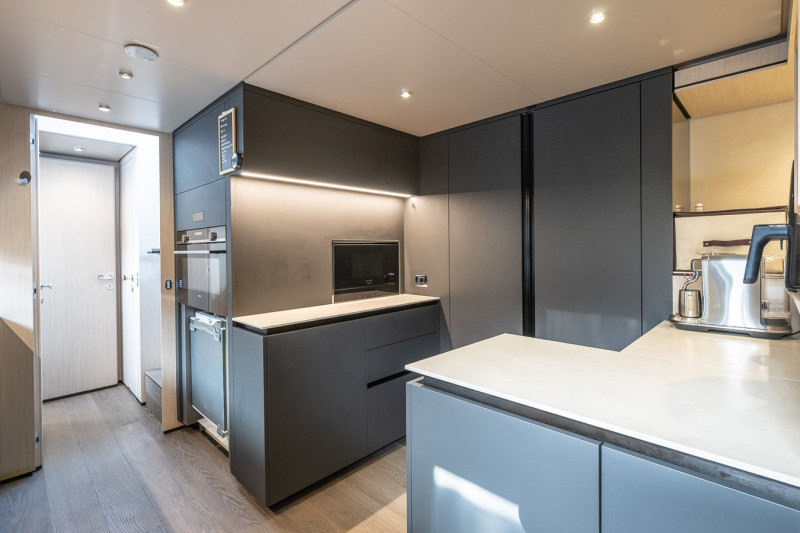 1000 2025 FERRETTI YACHTS