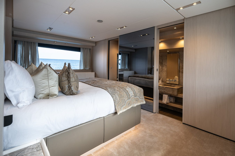 1000 2025 FERRETTI YACHTS