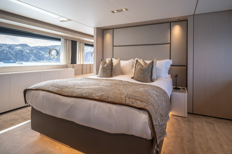 1000 2025 FERRETTI YACHTS