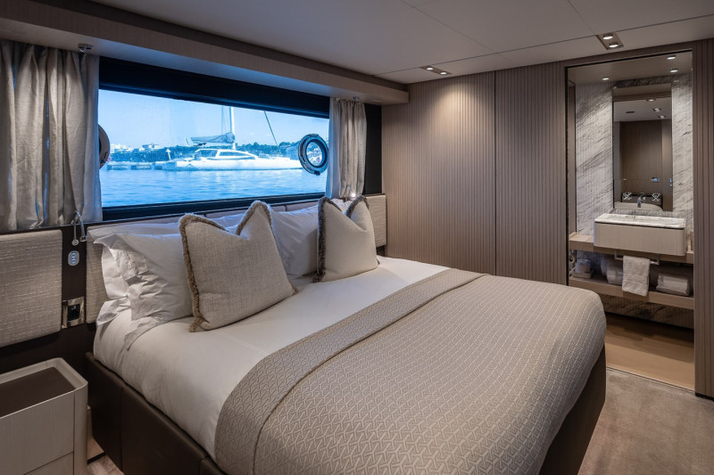 1000 2025 FERRETTI YACHTS