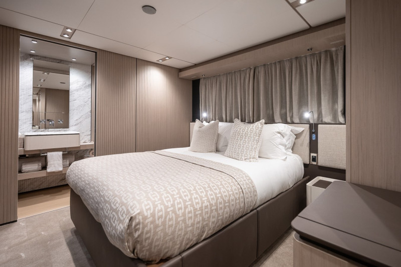1000 2025 FERRETTI YACHTS