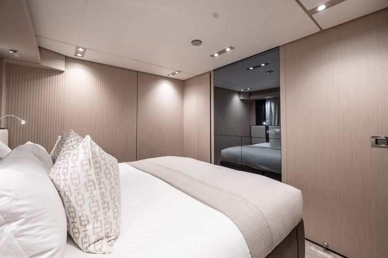 1000 2025 FERRETTI YACHTS