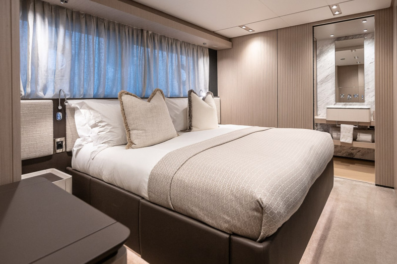 1000 2025 FERRETTI YACHTS