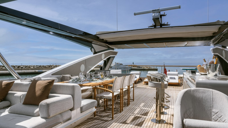 90 OCEAN 2022 SUNSEEKER
