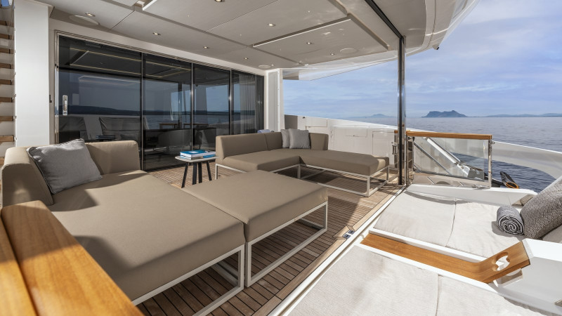 90 OCEAN 2022 SUNSEEKER