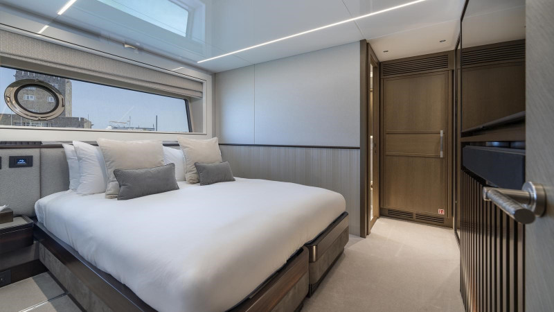 90 OCEAN 2022 SUNSEEKER