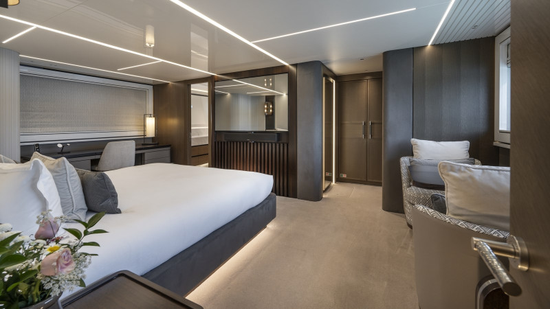90 OCEAN 2022 SUNSEEKER