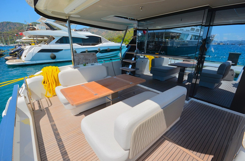 Prestige 5.7 2025 PRESTIGE YACHTS